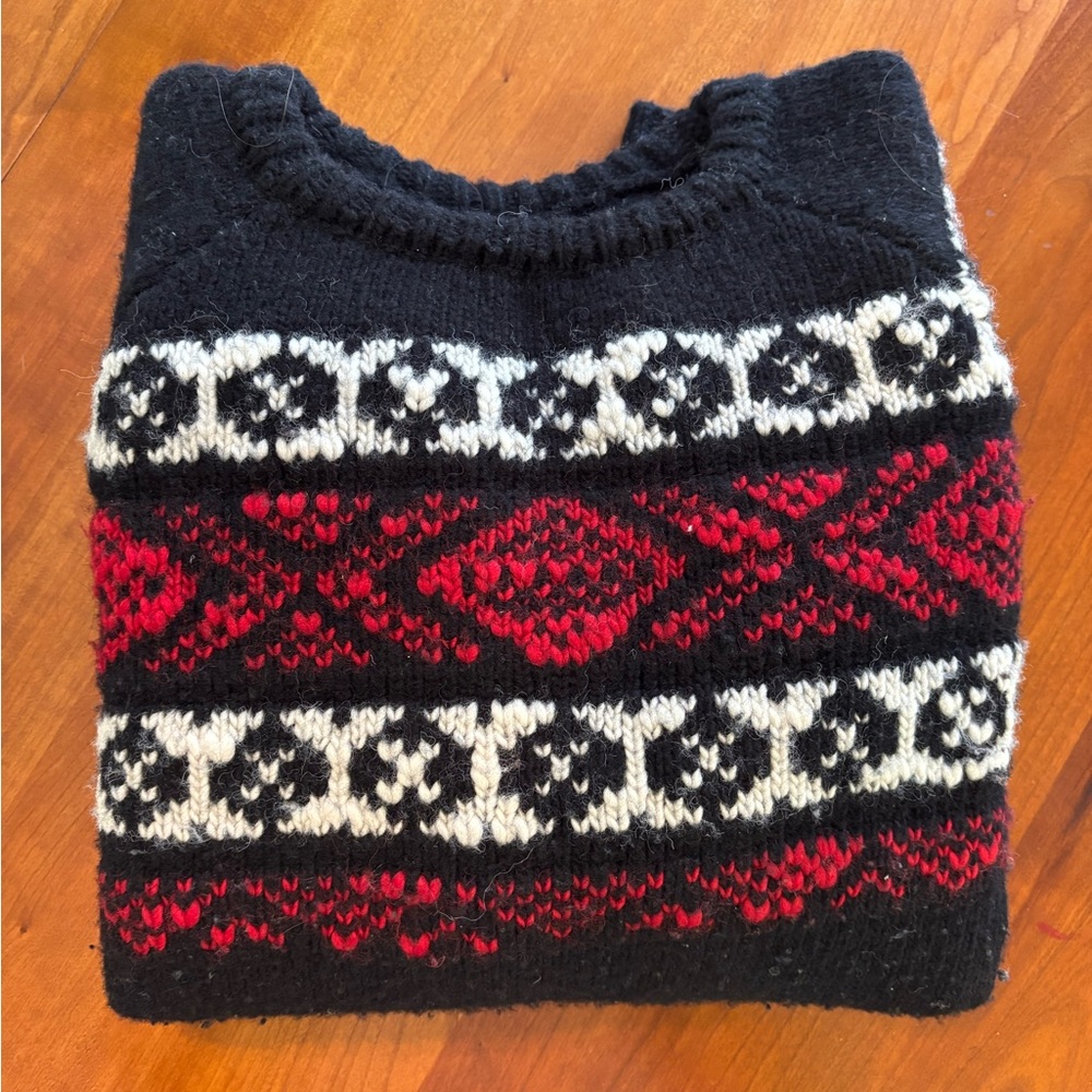 SUNO Black and Red Patterned Women's Sweater